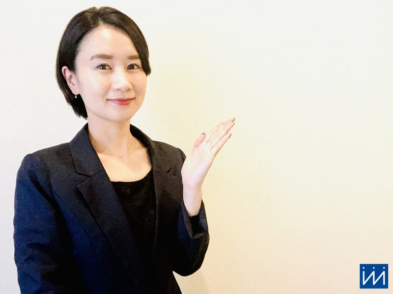 《5月中旬スタート！高時給1300円》《週3～4日の扶養内シフト勤務◎朝はゆっくりスタート》《明るく対応できればOK！研修・サポート体制もバッチリ》《商品説明は職員さんが対応するので専門知識なくても大丈夫です》《落ち着いた雰囲気の中でお客様の特別な商品選びに立ち会えるお仕事です♪》